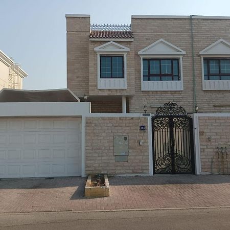 Elegant Villa Rooms In Dubai Near Airport Extérieur photo