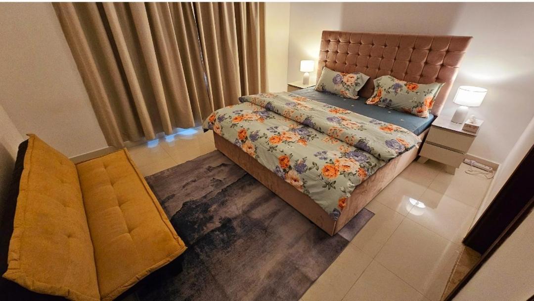 Elegant Villa Rooms In Dubai Near Airport Extérieur photo